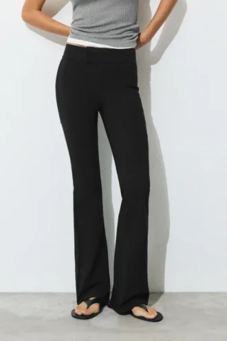Pantaloni bootcut a vita media