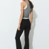 Pantaloni bootcut a vita media Pantaloni bootcut a vita media