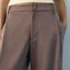 Pantaloni eleganti con pinces Pantaloni eleganti con pinces