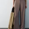 Pantaloni eleganti con pinces Pantaloni eleganti con pinces