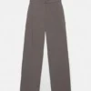 Pantaloni eleganti con pinces Pantaloni eleganti con pinces