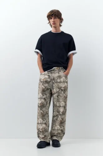 Pantaloni stampati con tasche