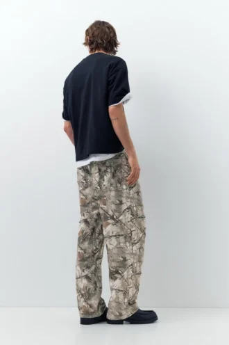 Pantaloni stampati con tasche