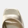 Sandali con tacco alto e plateau in metallizzato dorato
