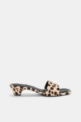 Sandali con tacco in pelle con stampa leopardata