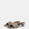Sandali con tacco in pelle con stampa leopardata
