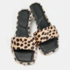 Sandali con tacco in pelle con stampa leopardata