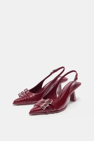 Scarpe con tacco e fibbie