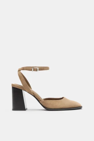 Scarpe con tacco largo