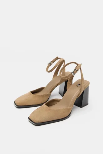 Scarpe con tacco largo
