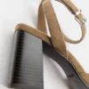 Scarpe con tacco largo