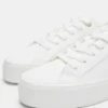 Scarpe da ginnastica con suola spessa e dettagli Scarpe da ginnastica con suola spessa e dettagli