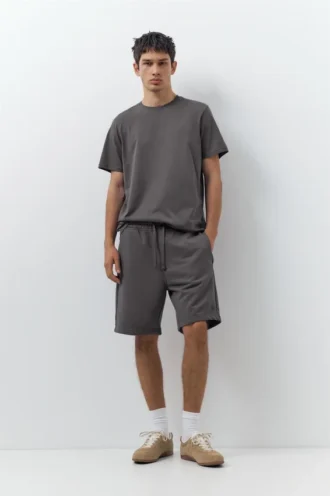Set composto da pantaloncini jogger Bermuda e T-shirt