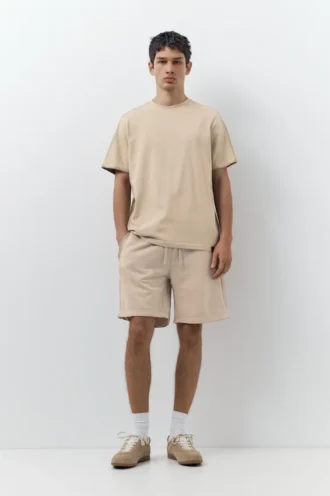 Set composto da pantaloncini jogger Bermuda e T-shirt
