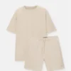 Set composto da pantaloncini jogger Bermuda e T-shirt Set composto da pantaloncini jogger Bermuda e T-shirt