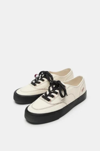 Sneakers decorate STWD