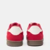 Sneakers retrò con dettagli Sneakers retrò con dettagli