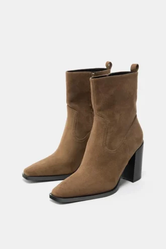 Stivali con tacco in stile cowboy