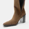 Stivali con tacco in stile cowboy Stivali con tacco in stile cowboy