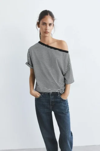 T-shirt a maniche corte asimmetrica
