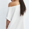T-shirt a maniche corte asimmetrica T-shirt a maniche corte asimmetrica