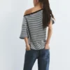 T-shirt a maniche corte asimmetrica T-shirt a maniche corte asimmetrica