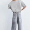 T-shirt a maniche corte asimmetrica T-shirt a maniche corte asimmetrica