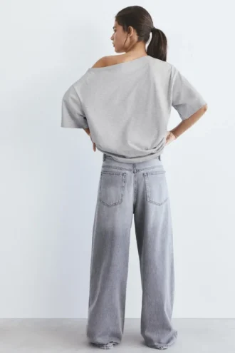 T-shirt a maniche corte asimmetrica