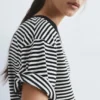 T-shirt a maniche corte asimmetrica T-shirt a maniche corte asimmetrica
