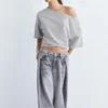 T-shirt a maniche corte asimmetrica T-shirt a maniche corte asimmetrica