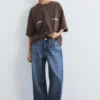 T-shirt a maniche corte marrone con slogan T-shirt a maniche corte marrone con slogan