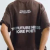T-shirt a maniche corte marrone con slogan T-shirt a maniche corte marrone con slogan