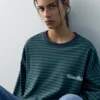 T-shirt a maniche lunghe a righe con scritta T-shirt a maniche lunghe a righe con scritta