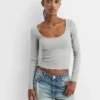 T-shirt a maniche lunghe con collo rotondo a costine T-shirt a maniche lunghe con collo rotondo a costine