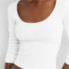 T-shirt a maniche lunghe con collo rotondo a costine T-shirt a maniche lunghe con collo rotondo a costine