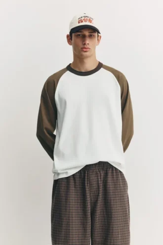 T-shirt a maniche lunghe con maniche raglan