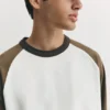 T-shirt a maniche lunghe con maniche raglan T-shirt a maniche lunghe con maniche raglan