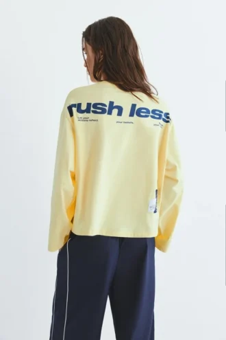 T-shirt a maniche lunghe gialla T-shirt a maniche lunghe gialla