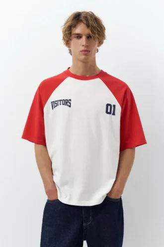 T-shirt a maniche raglan Visitors