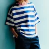 T-shirt a righe blu T-shirt a righe blu