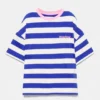 T-shirt a righe blu T-shirt a righe blu
