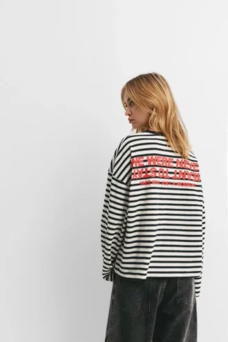 T-shirt a righe con scritta