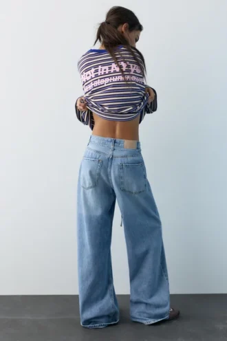 T-shirt a righe con scritta