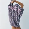 T-shirt a righe con scritta T-shirt a righe con scritta