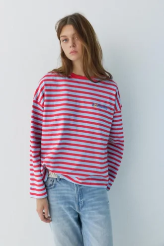 T-shirt a righe con slogan