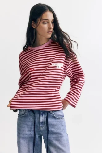 T-shirt a righe con stelle e slogan T-shirt a righe con stelle e slogan