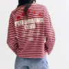 T-shirt a righe con stelle e slogan