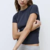 T-shirt aderente a maniche corte T-shirt aderente a maniche corte