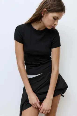T-shirt aderente a maniche corte