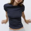 T-shirt aderente a maniche corte T-shirt aderente a maniche corte